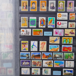 Lot de timbres d'Australie 1912-2003 neufs et oblitérés en un album.