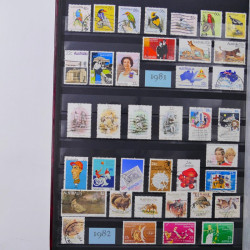 Lot de timbres d'Australie 1912-2003 neufs et oblitérés en un album.