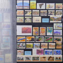 Lot de timbres d'Australie 1912-2003 neufs et oblitérés en un album.