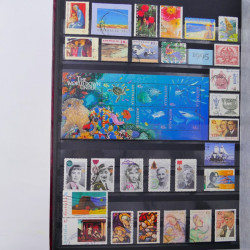 Lot de timbres d'Australie 1912-2003 neufs et oblitérés en un album.