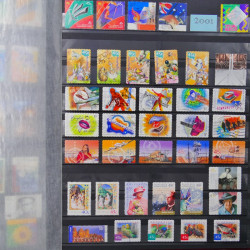 Lot de timbres d'Australie 1912-2003 neufs et oblitérés en un album.