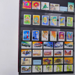 Lot de timbres d'Australie 1912-2003 neufs et oblitérés en un album.