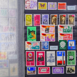 Lot de timbres d'Allemagne DDR 1948-1990 neufs et oblitérés en un album.