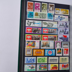 Lot de timbres d'Allemagne DDR 1948-1990 neufs et oblitérés en un album.