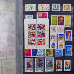 Lot de timbres d'Allemagne DDR 1948-1990 neufs et oblitérés en un album.