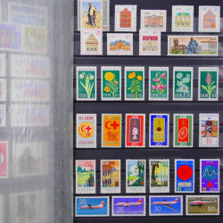 Lot de timbres d'Allemagne DDR 1948-1990 neufs et oblitérés en un album.