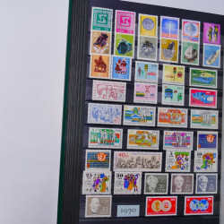 Lot de timbres d'Allemagne DDR 1948-1990 neufs et oblitérés en un album.