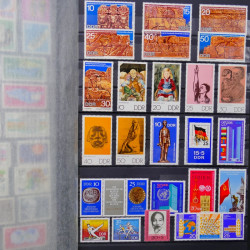 Lot de timbres d'Allemagne DDR 1948-1990 neufs et oblitérés en un album.