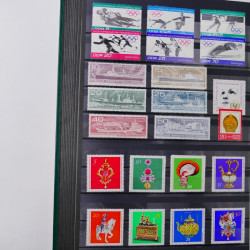 Lot de timbres d'Allemagne DDR 1948-1990 neufs et oblitérés en un album.