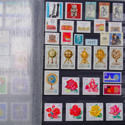 Lot de timbres d'Allemagne DDR 1948-1990 neufs et oblitérés en un album.