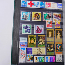 Lot de timbres d'Allemagne DDR 1948-1990 neufs et oblitérés en un album.