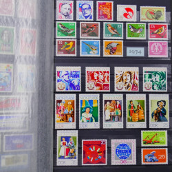 Lot de timbres d'Allemagne DDR 1948-1990 neufs et oblitérés en un album.