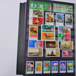 Lot de timbres d'Allemagne DDR 1948-1990 neufs et oblitérés en un album.