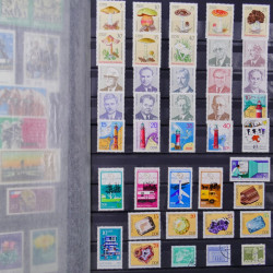 Lot de timbres d'Allemagne DDR 1948-1990 neufs et oblitérés en un album.