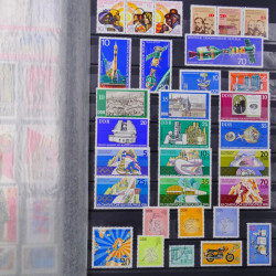 Lot de timbres d'Allemagne DDR 1948-1990 neufs et oblitérés en un album.