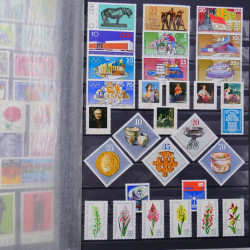 Lot de timbres d'Allemagne DDR 1948-1990 neufs et oblitérés en un album.