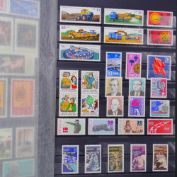Lot de timbres d'Allemagne DDR 1948-1990 neufs et oblitérés en un album.