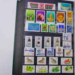 Lot de timbres d'Allemagne DDR 1948-1990 neufs et oblitérés en un album.