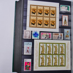 Lot de timbres d'Allemagne DDR 1948-1990 neufs et oblitérés en un album.