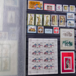 Lot de timbres d'Allemagne DDR 1948-1990 neufs et oblitérés en un album.