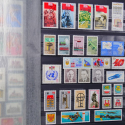 Lot de timbres d'Allemagne DDR 1948-1990 neufs et oblitérés en un album.