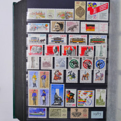 Lot de timbres d'Allemagne DDR 1948-1990 neufs et oblitérés en un album.
