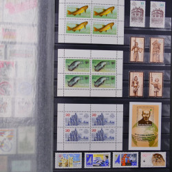 Lot de timbres d'Allemagne DDR 1948-1990 neufs et oblitérés en un album.