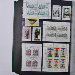 Lot de timbres d'Allemagne DDR 1948-1990 neufs et oblitérés en un album.