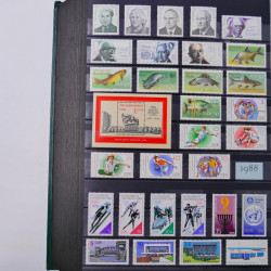 Lot de timbres d'Allemagne DDR 1948-1990 neufs et oblitérés en un album.