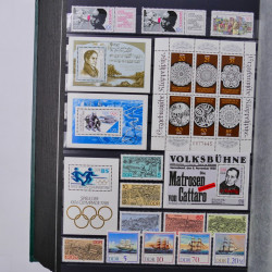 Lot de timbres d'Allemagne DDR 1948-1990 neufs et oblitérés en un album.