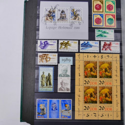 Lot de timbres d'Allemagne DDR 1948-1990 neufs et oblitérés en un album.