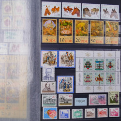 Lot de timbres d'Allemagne DDR 1948-1990 neufs et oblitérés en un album.