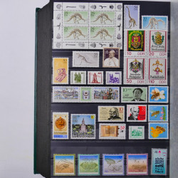 Lot de timbres d'Allemagne DDR 1948-1990 neufs et oblitérés en un album.