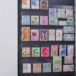 Lot de timbres d'Espagne - Yougoslavie neufs et oblitérés en un album.