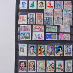 Lot de timbres d'Espagne - Yougoslavie neufs et oblitérés en un album.