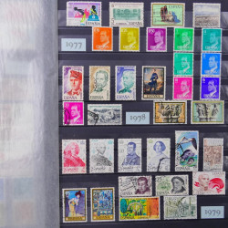 Lot de timbres d'Espagne - Yougoslavie neufs et oblitérés en un album.