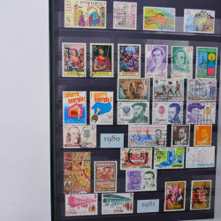 Lot de timbres d'Espagne - Yougoslavie neufs et oblitérés en un album.