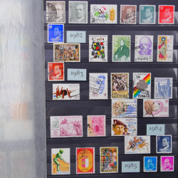 Lot de timbres d'Espagne - Yougoslavie neufs et oblitérés en un album.