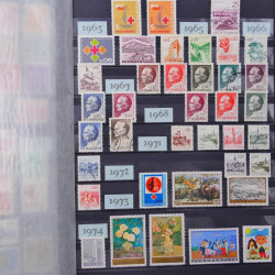 Lot de timbres d'Espagne - Yougoslavie neufs et oblitérés en un album.