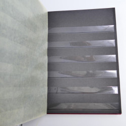 Album Futura garni de 20 recharges à 6 bandes pour timbres-poste.