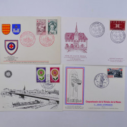 Vrac philatélique de timbres du monde neufs et oblitérés en un carton.