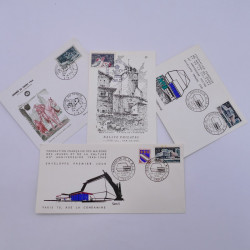 Vrac philatélique de timbres du monde neufs et oblitérés en un carton.