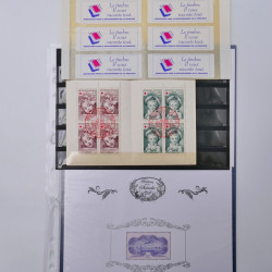 Vrac philatélique de timbres du monde neufs et oblitérés en un carton.