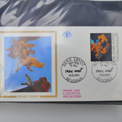 Vrac philatélique de timbres du monde neufs et oblitérés en un carton.