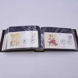 Vrac philatélique de timbres du monde neufs et oblitérés en un carton.