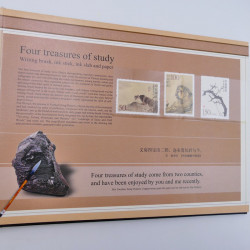 Vrac philatélique de timbres du monde neufs et oblitérés en un carton.