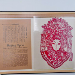 Vrac philatélique de timbres du monde neufs et oblitérés en un carton.