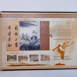 Vrac philatélique de timbres du monde neufs et oblitérés en un carton.