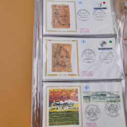 Vrac philatélique de timbres du monde neufs et oblitérés en un carton.