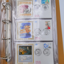 Vrac philatélique de timbres du monde neufs et oblitérés en un carton.
